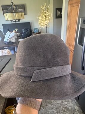 HALSTON! Classic Wool Felt Fedora Hat - Dark Taupe